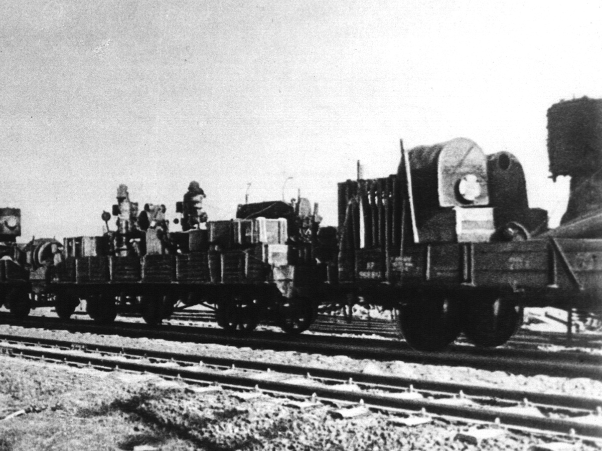 Эвакуация оборудования московского завода № 24 им. Фрунзе в Куйбышев, 1941 г. © ОДК 
