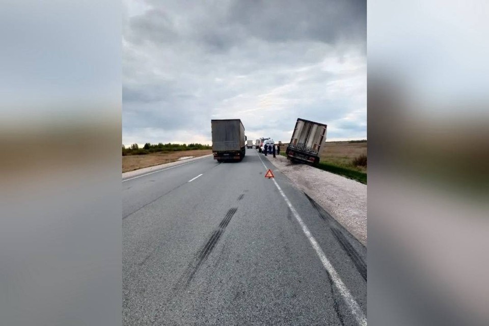    Водитель легковушки и его пассажирка скончались на месте ДТП до приезда скорой помощи. Фото: ГАИ по Новосибирской области