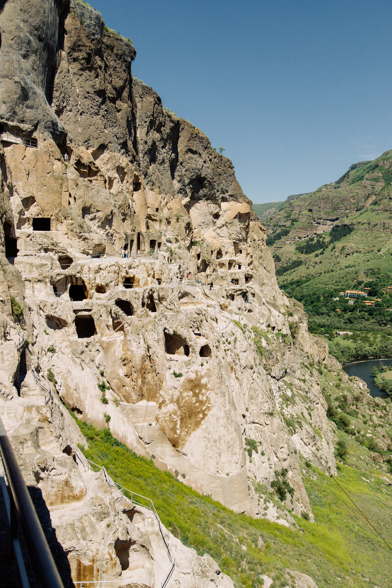 Пещерный город и монастырь Вардзиа на юге Грузии (XII—XIII вв.). Фото - https://dzen.ru/a/Ytgfv-sr6wBIT-uI