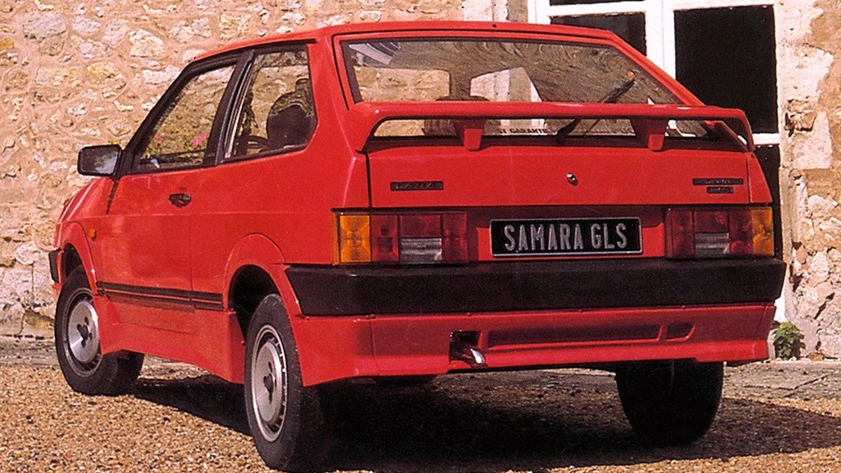 Lada Samara GLS - так «восьмёрку» знали в Западной Европе. Тот же клиновидный силуэт, только шильдик другой