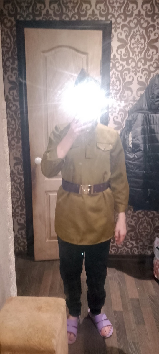 Таня меряет военную форму