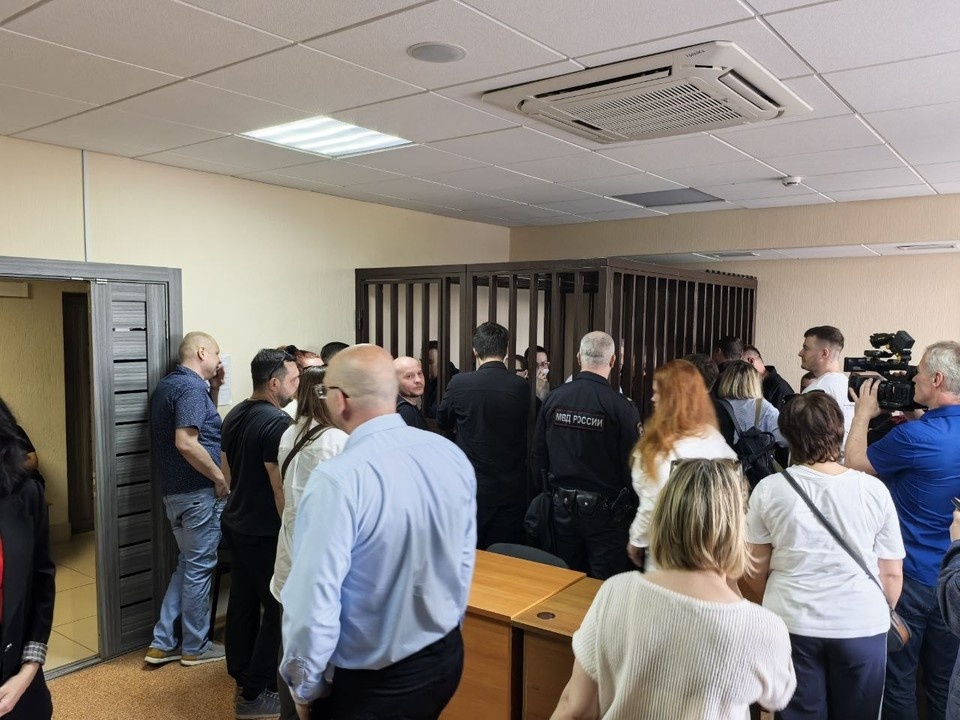    Небольшое помещение суда Ленинского района, где весь год шли слушания, 13 мая едва вместило всех участников. Дарья ДОЛИНИНА