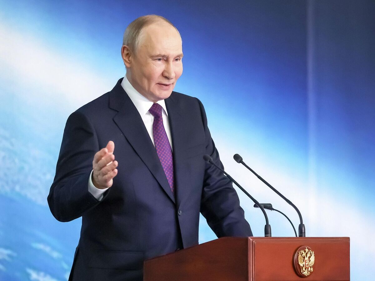    Президент РФ Владимир Путин во время посещения Московского института теплотехники | © РИА Новости / POOL
