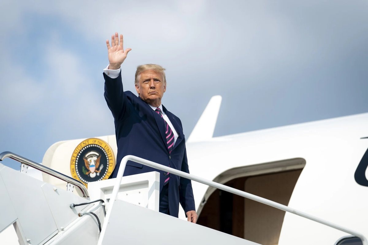     Начался первый за девять лет визит Дональда Трампа в Китай