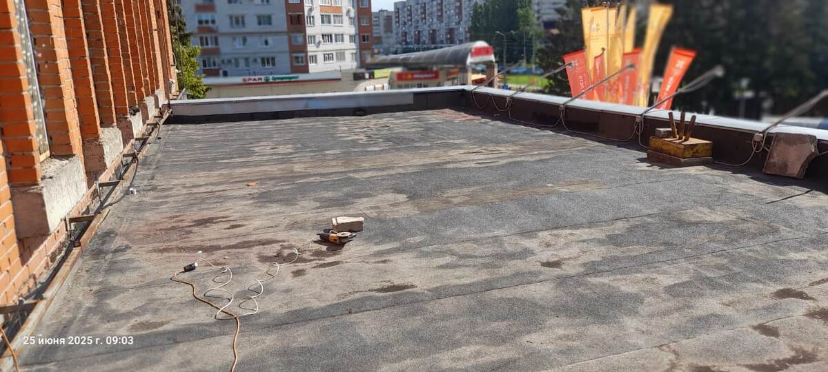 Старая рулонная кровля
