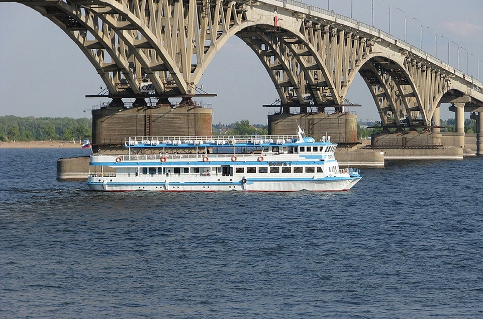 Мост через Волгу в Саратове. Фото: vzsar.ru
