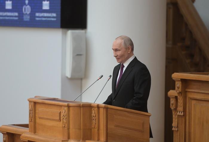 Владимир Путин. Обложка © Life.ru