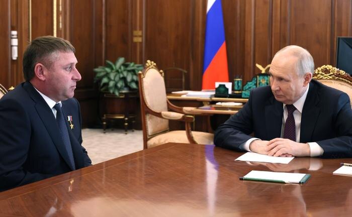 Александр Шуваев и Владимир Путин. Обложка © kremlin.ru