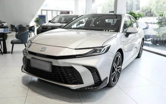 Toyota Camry (Фото: DongChedi)