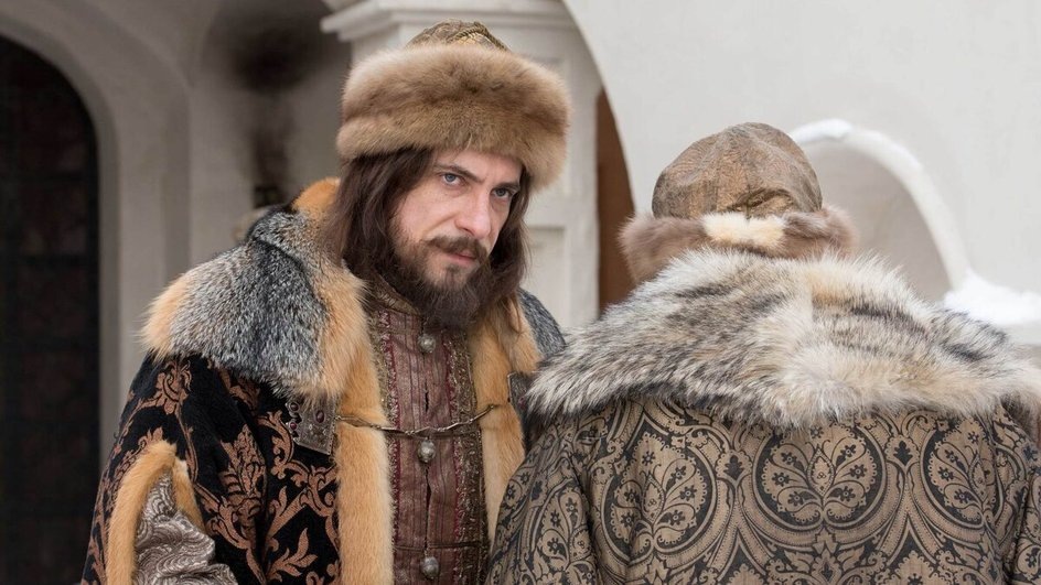 кадр из сериала "София", в роли Ивана Васильевича Евгений Цыганов, источник фото: https://tv.mail.ru/news/75668-luchshie-serialy-s-evgeniem-tsyganovym/