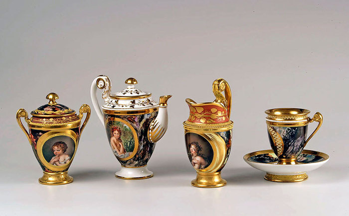 «Сервиз с бусами» с миниатюрами по работам французских живописцев. 1820. ГМУ «Архангельское».