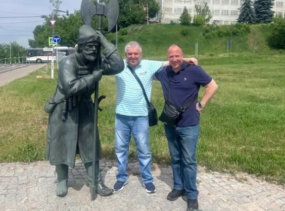 С Владимиром на улице города. Фото из семейного архива автора. 