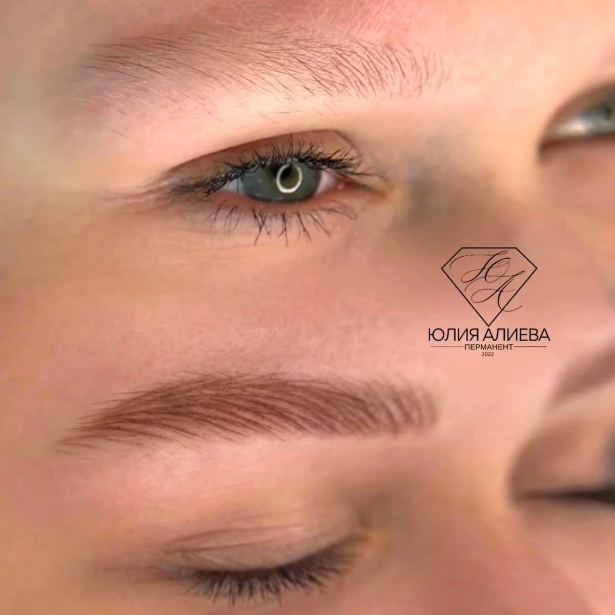 Волосковая техника бровей Realistic Hairs в студии Юлии Алиевой