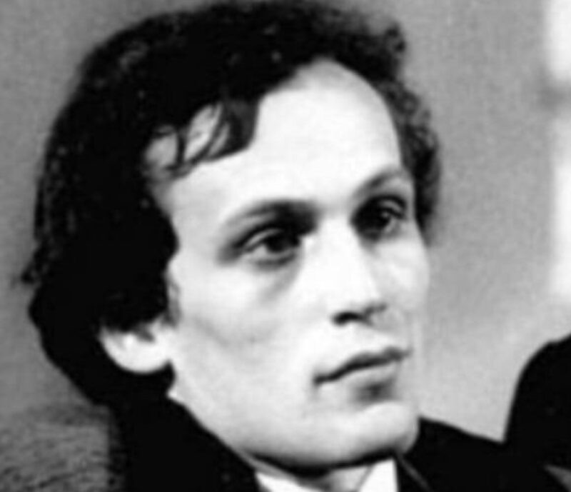    Телеведущий Александр Гордон в разные годы.