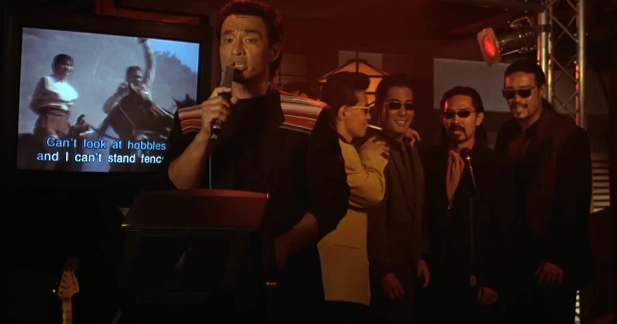 Шанцунг с братвой в караоке делает музыкалити. 