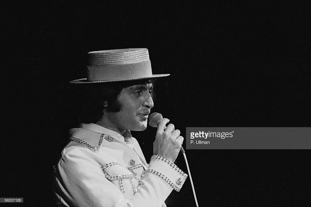Joe Dassin (Фото из иностранных изданий с просторов интернета)