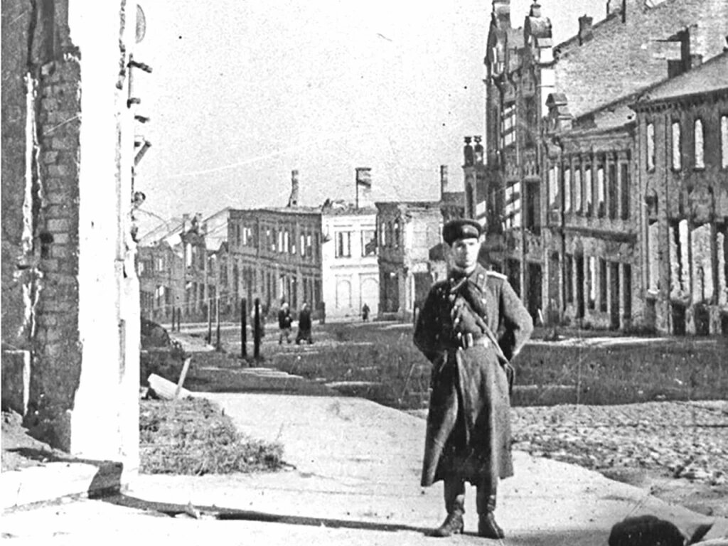 Викторин Курицын в день первого дежурства 26 сентября 1943 г. (фото из открытых источников интернета)