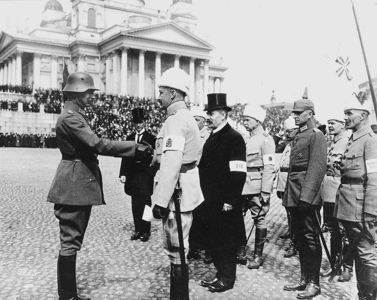 16 мая 1918 года. Финляндия. Карл Густав Маннергейм встречает в Хельсинки командира германского экспедиционного корпуса генерала Рюдигера фон дер Гольца.