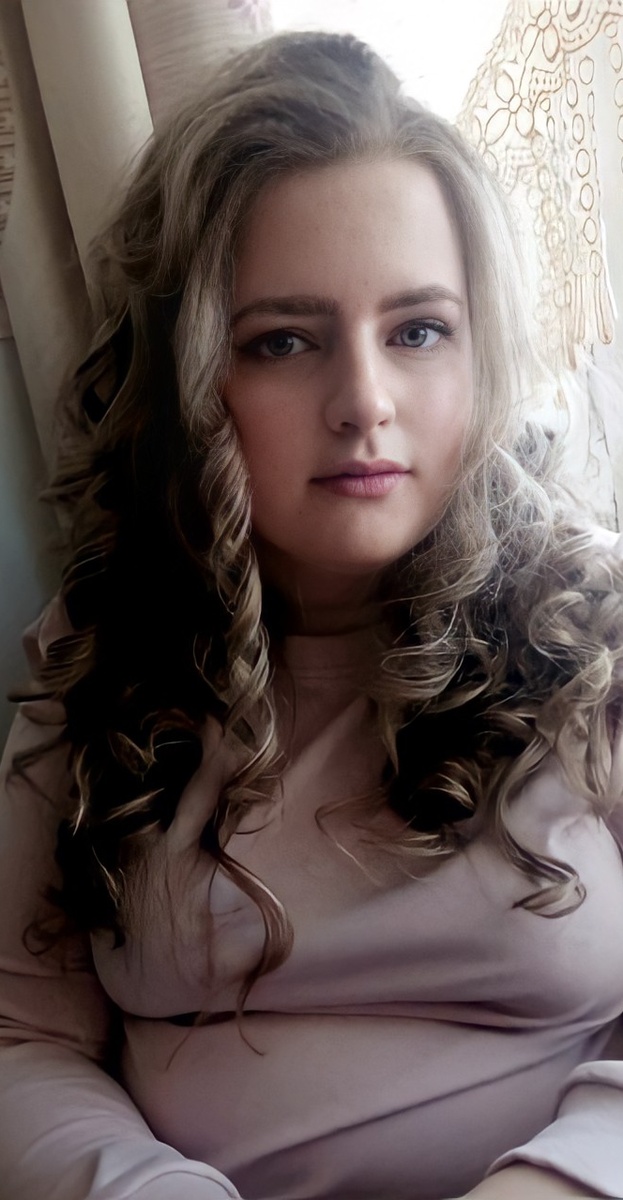 Это очень старое фото 📷, и я тут намного полнее, чем сейчас, но причёска очень красивая 😍.