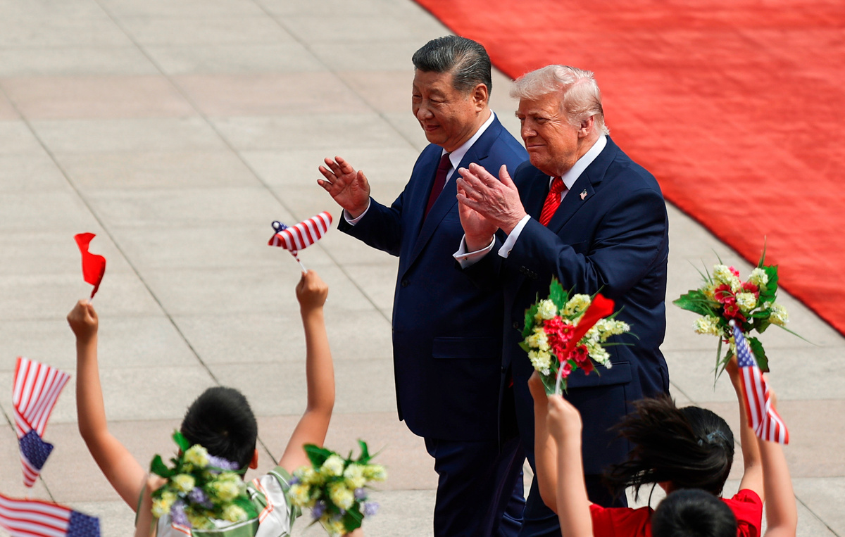    Председатель КНР Си Цзиньпин и президент США Дональд Трамп  Maxim Shemetov/Pool Photo via AP