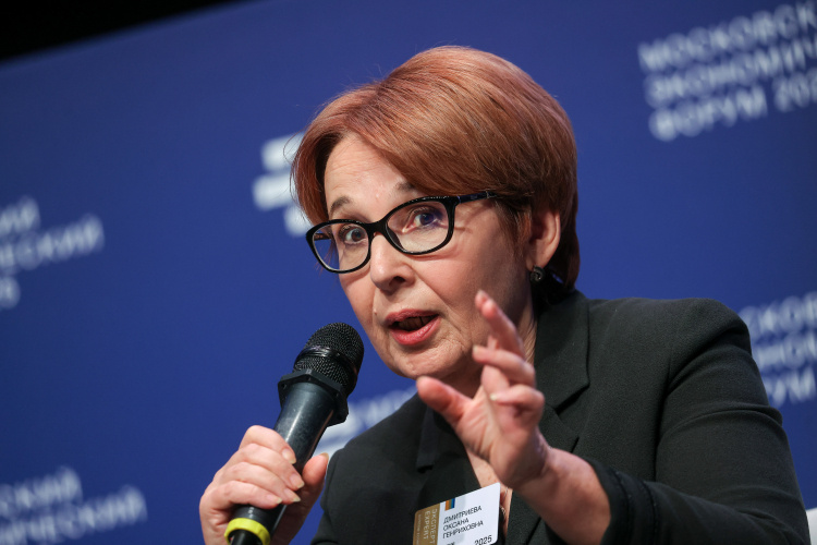    Оксана Дмитриева: «Предложение Силуанова означает продолжение под разными предлогами абсолютно абсурдной политики, когда при дефиците бюджета осуществляется заимствование, а средства, полученные от нефтегазовых доходов, вкладываются под существенно меньшие проценты».   
Фото: «БИЗНЕС Online»
