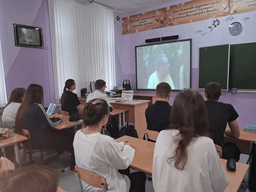    Девятиклассники школы № 4 имени  Д.В. Бондаренко "Наша газета"