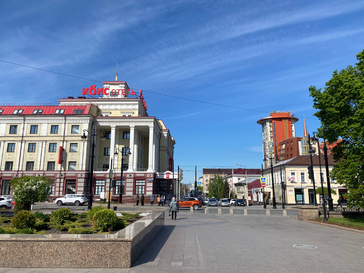 Фотография автора. Ибис отель — пиши без « ь» знака. 
