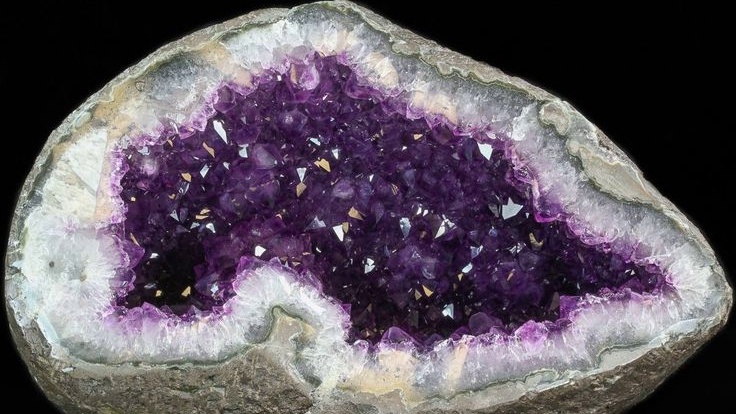 Аметистовая друза. Фото fi.pinterest.com