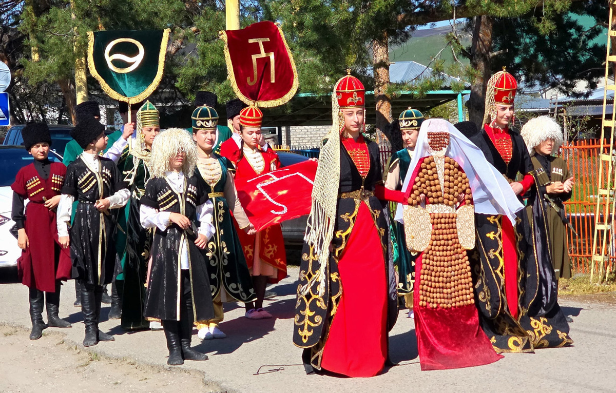 Реконструкция свадебного обряда «Ввод невесты в дом жениха» в Хабезском районе