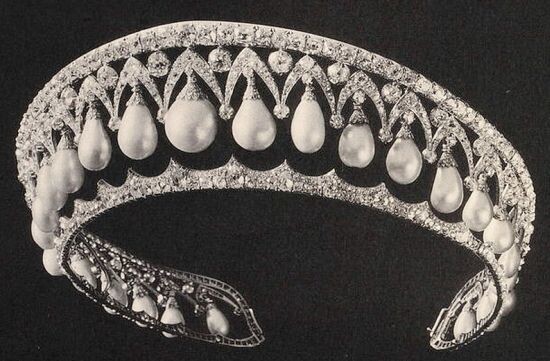 Оригинальная диадема (фото 1920-х годов, перед продажей)