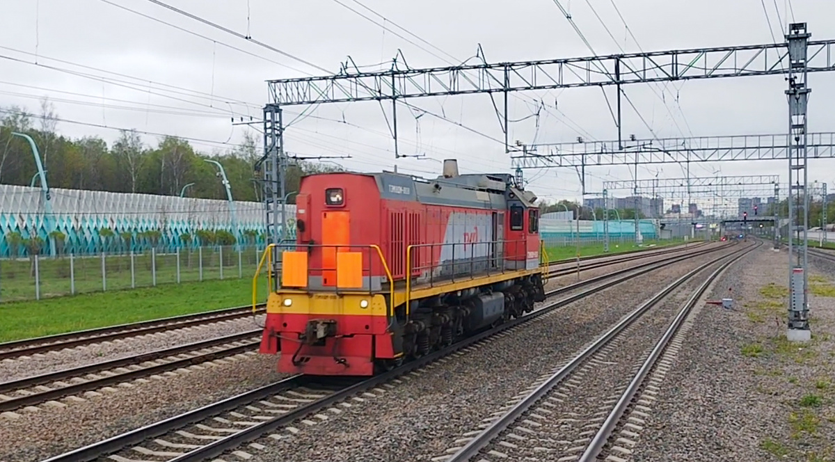 Тепловоз ТЭМ18ДМ-1808 резервом