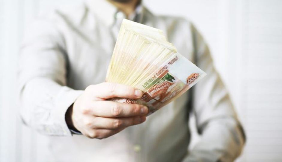 500 000 рублей в месяц на счёт любовницы директора заказчика. С расчётного счёта подрядчика на счёт ИП.