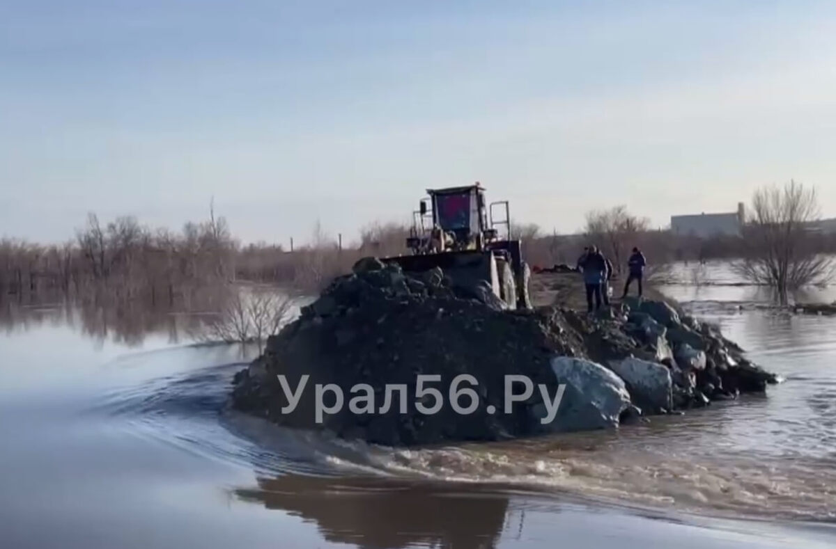    Начался еще один судебный процесс по дамбе Орска. Администрация подала иск к Ростехнадзору