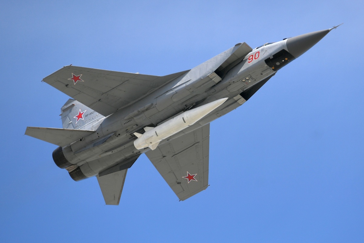    Многоцелевой истребитель МиГ-31 с гиперзвуковой ракетой "Кинжал"/ Евгений Биятов/ РИА Новости