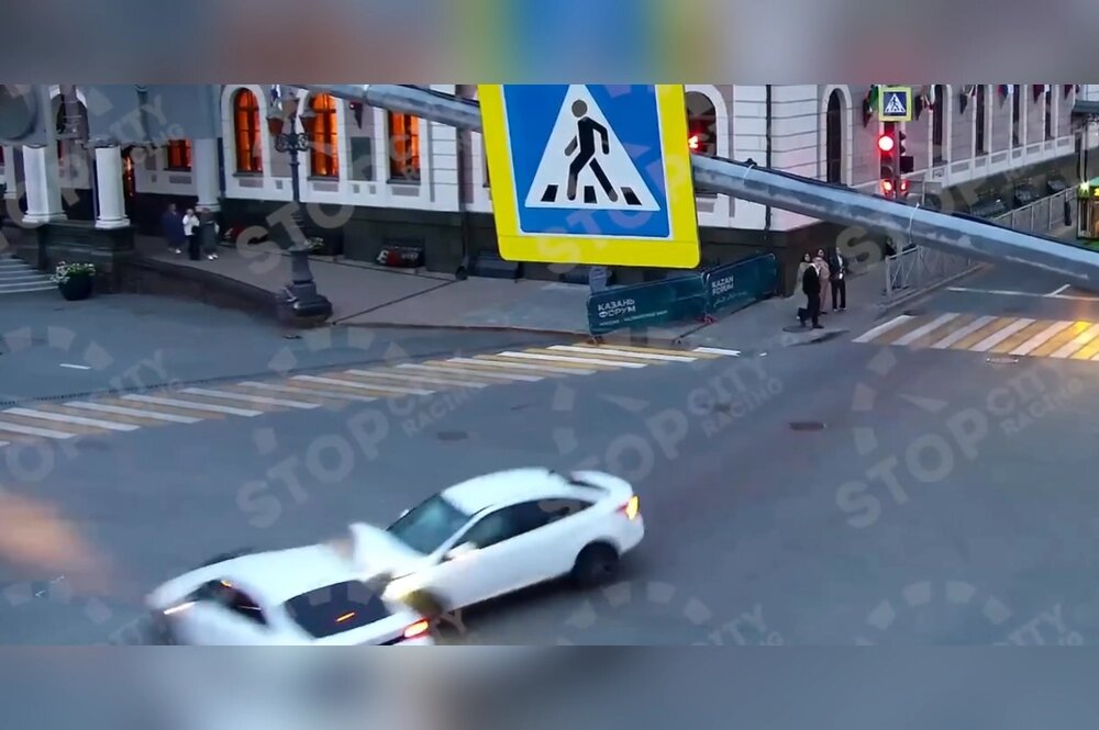   Машины влетели друг в друга на большой скорости. Фото: Соцсети