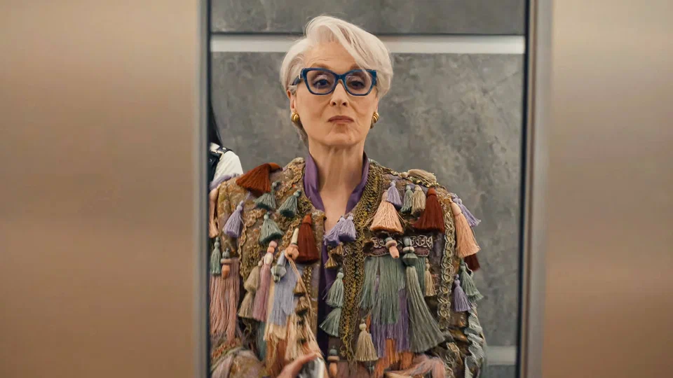Миранда в жакете Dries Van Noten