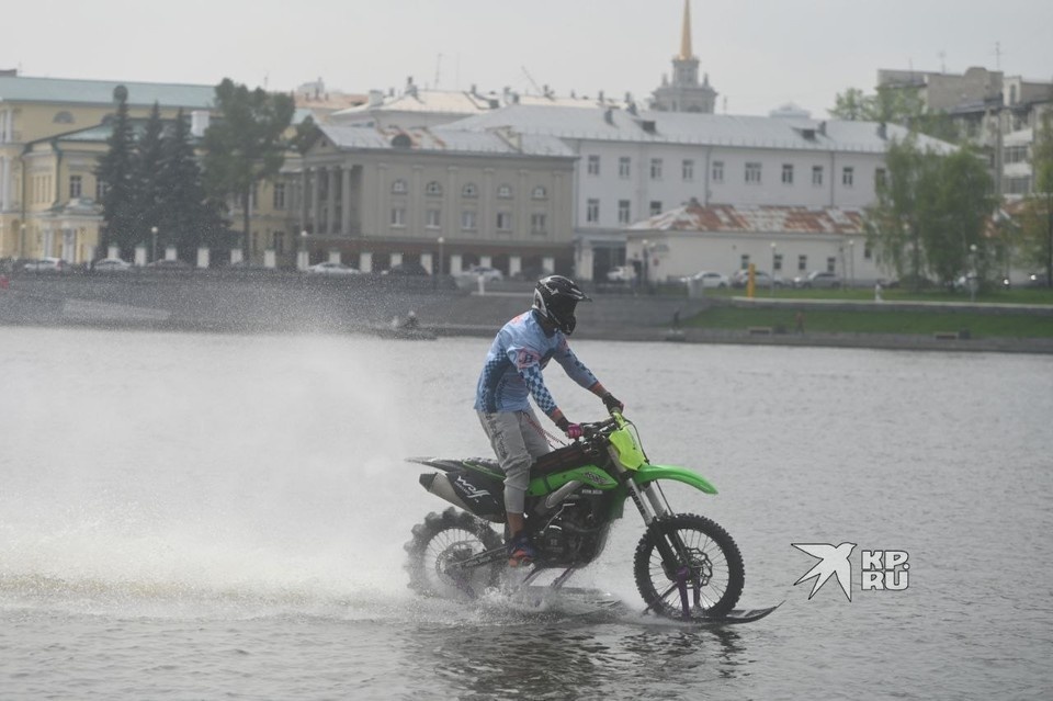    Степан Маслов создал мотоцикл, способный ездить по воде Ольга ЮШКОВА