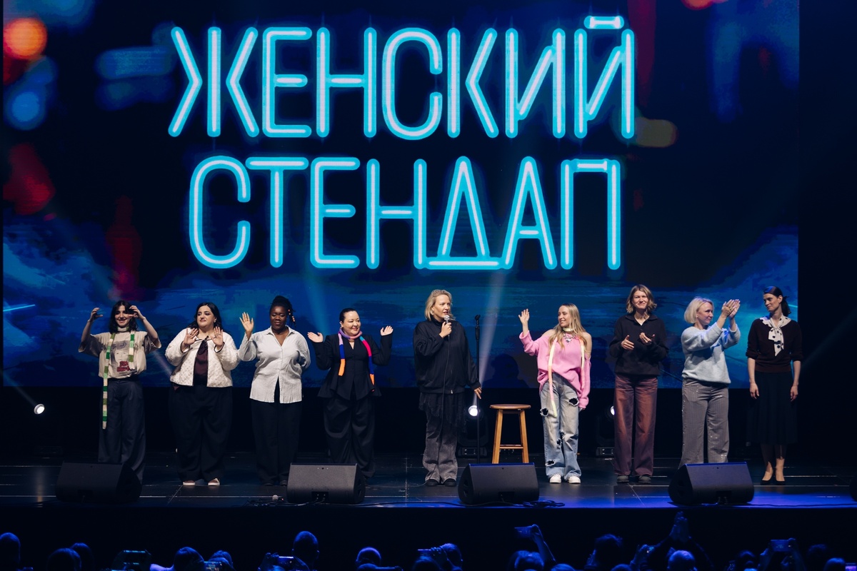 Фото с большого праздничного концерта 8 марта в Санкт-Петербурге