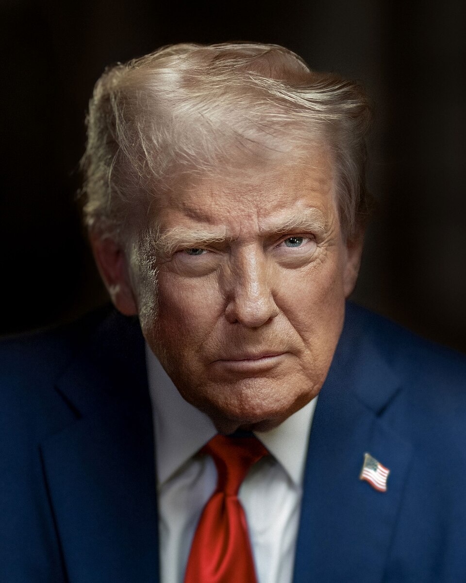 Официальный портрет Дональда Трампа, 2025 год