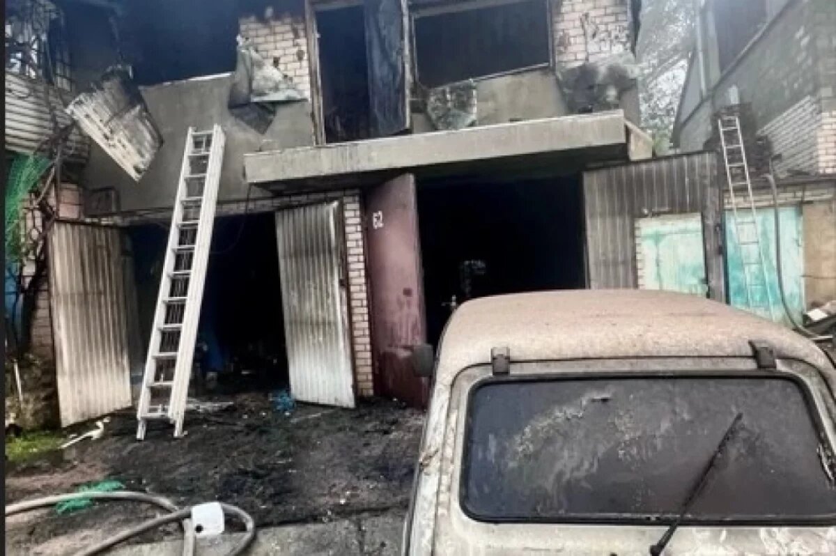    Огонь уничтожил три авто и два мотоцикла в гаражном кооперативе Ставрополя