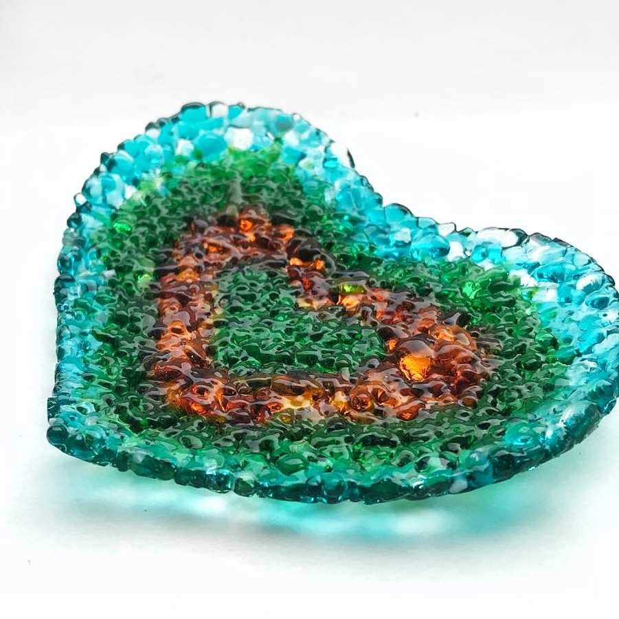 Сердце из крошки стекла для фьюзинга