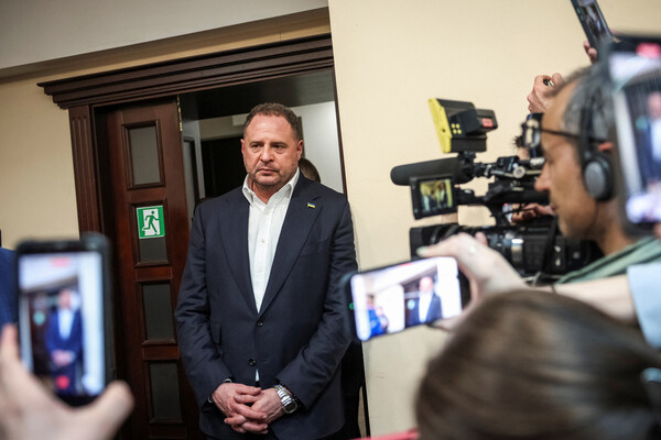 Бывший глава Офиса президента Украины Андрей Ермак на судебном заседании в Киеве, 12 мая 2026 года / Alina Smutko/Reuters   📷