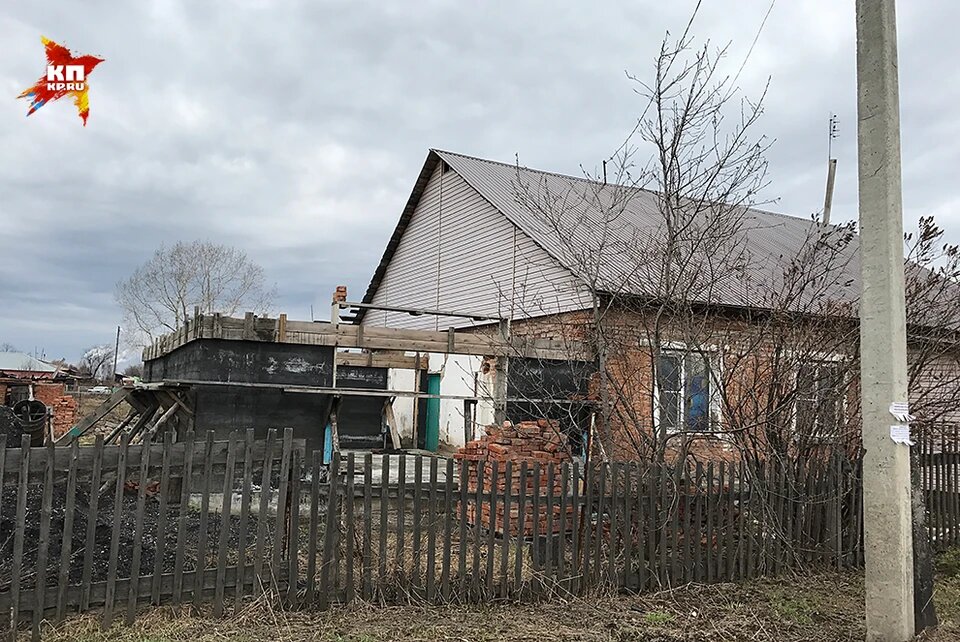 Дом Крайновых. Семья даже не закончила строительство, и сбежала из Подобаса. Фото: Дина КАРПИЦКАЯ