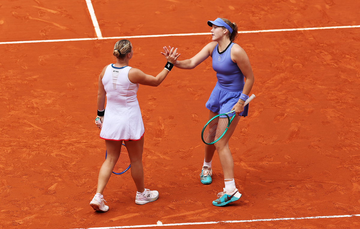    Диана Шнайдер и Мирра Андреева  Clive Brunskill/Getty Images