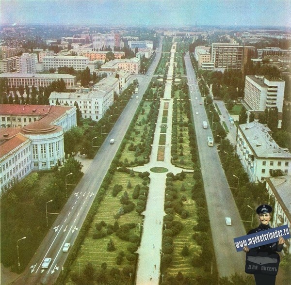 "маленький провинциальный город" детства