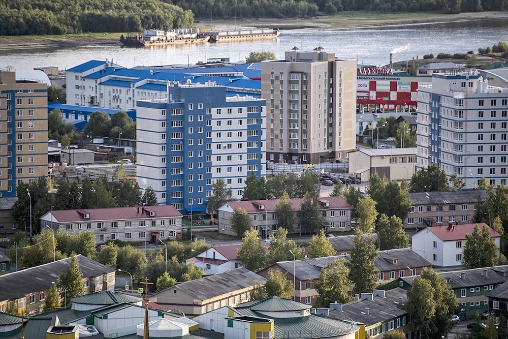    Жилые дома на берегу реки Иртыш в городе Ханты-Мансийске. / Владимир Песня/РИА Новости