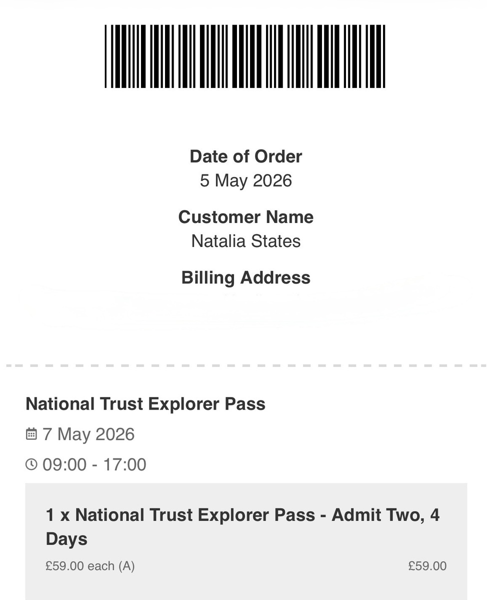 Скриншот того самого ваучера National Trust Explorer Pass на двоих за 59 фунтов (около 7,4 тыс. руб.), который мы гордо предъявили на въезде, и который заставил нас судорожно покупать новые билеты на обочине.