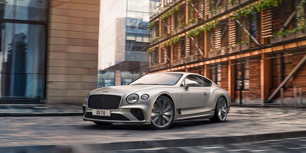 Bentley Continental GT Speed — это роскошное британское купе, которое сочетает комфорт премиального GT-автомобиля и впечатляющую динамику.
Модель создана для быстрых путешествий, предлагая высокий уровень роскоши и мощный двигатель.