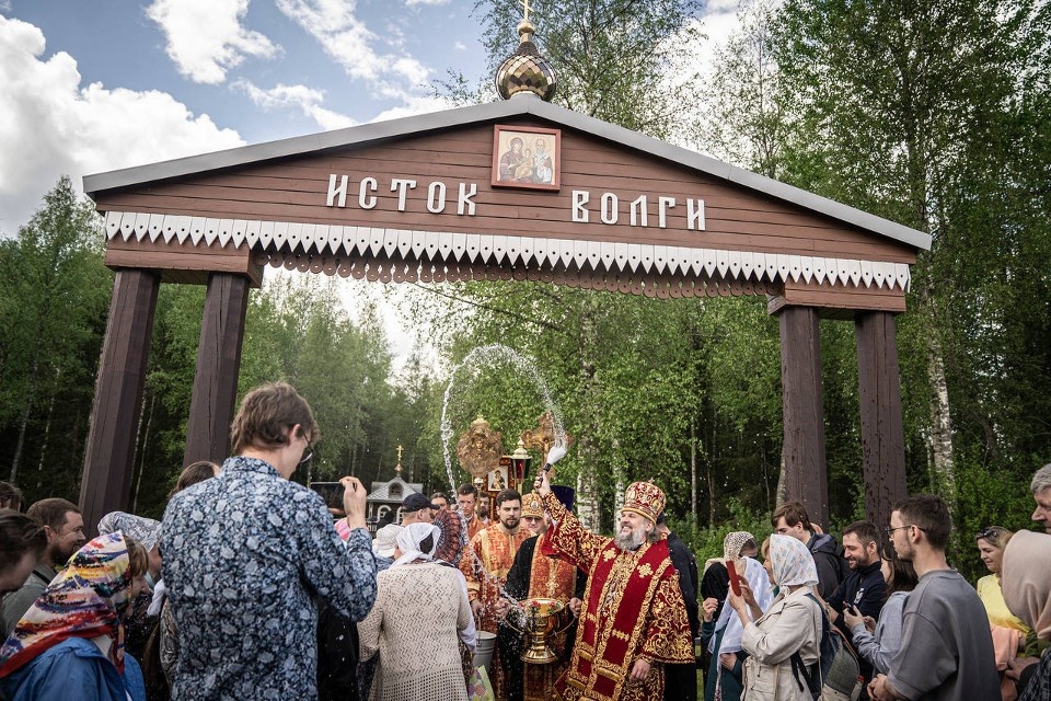    Большой Волжский крестный ход из года в год начинается от истока Волги. Фото: Тверская епархия