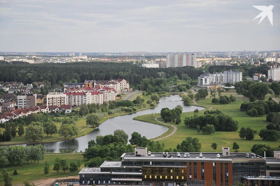    Власти сказали о причинах необычной пены на воде в Лошицком парке. Снимок носит иллюстративный характер. Евгения ГУСЕВА